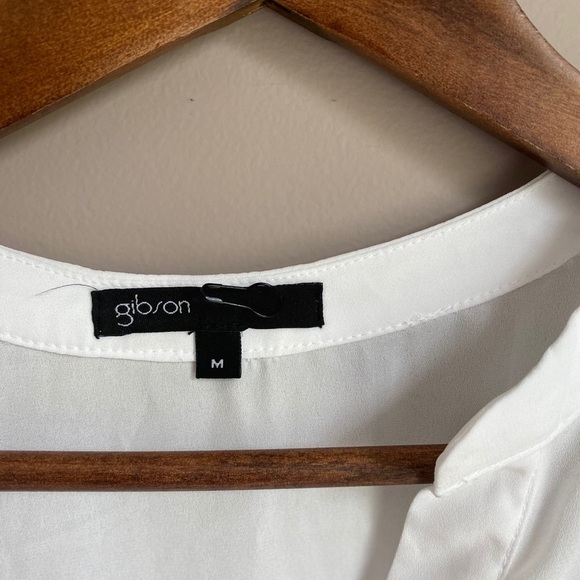 Gibson City Safari Roselyn Weaver V-Neck - Picture 5 of 6